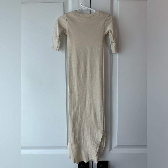 Colored Organics Natural Infant Gown Embroidered ‘Rosie’ (Size Newborn) - Picture 3 of 7